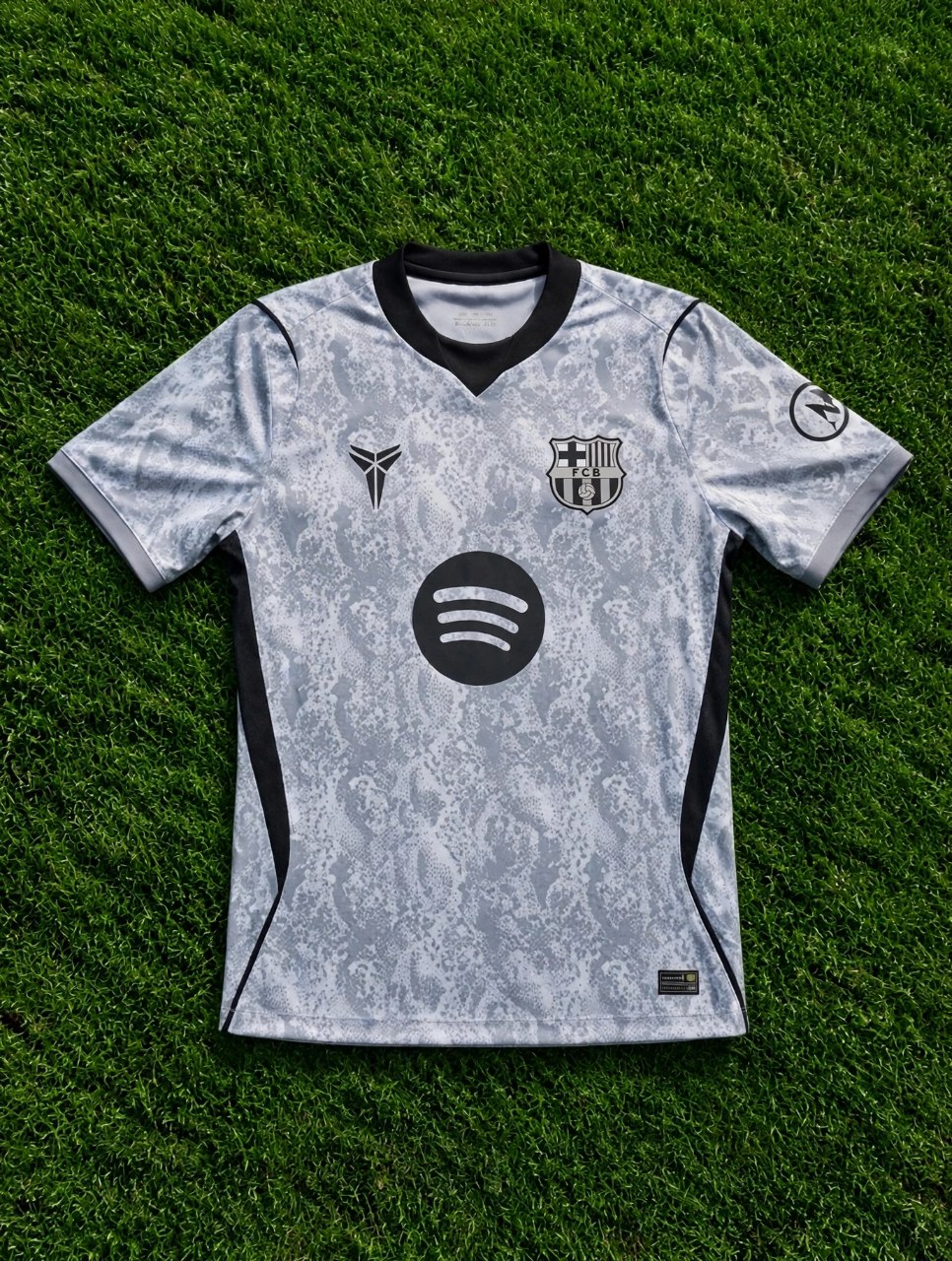 Barcelona men's grey goalkeeper shirt 2026/27 La Liga jersey